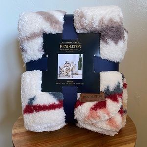 Pendleton Sherpa Throw Blanket